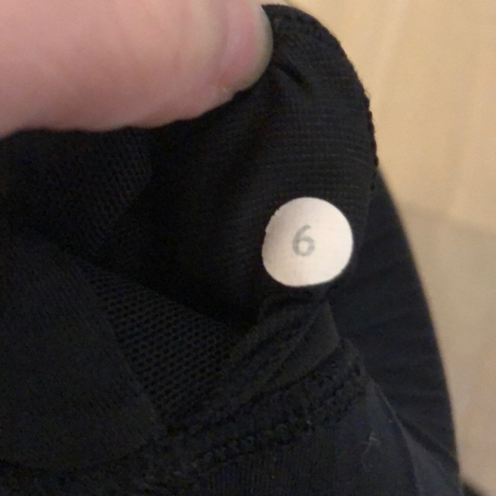 Lululemon Energy Bra Size 6 - Picture 3 of 3